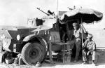  Załoga brytyjskiego samochodu pancernego Morris CS9 w pobliżu granicy egipsko-libijskiej, lipiec 1940 r. 