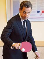 Nicolas Sarkozy (na zdjęciu podczas wizytacji w szkole) w czasie kampanii we Francji dzwonił osobiście do wyborców