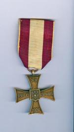 Krzyż Walecznych  – wielu Żołnierzy  Wyklętych otrzymało  to chlubne odznaczenie, jednak większość  doczekała się jedynie krzyża brzozowego 