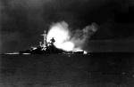 „Bismarck” strzela do „Prince of Wales” wieczorem 24 maja 1941 r.  