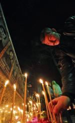 W Sławutyczu zapalono świece pod pomnikiem ofiar katastrofy