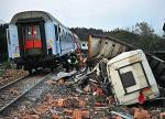 Strażacy wyciągali pasażerów zakleszczonych w wagonach