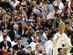 Benedykt XVI był entuzjastycznie witany przez wiernych