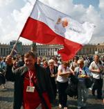 Jesteśmy tacy szczęśliwi! – mówili pielgrzymi z Polski na placu św. Piotra. Czuwali tam już kilka dni przed beatyfikacją