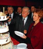 Zaproszenie do Lecha Wałęsy (na zdjęciu 2003 r.) to potwierdzenie pozycji towarzyskiej 