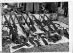Broń wydobyta z bunkra w zabudowaniach Apolinarego Grabowskiego, 4 marca 1957 r. 