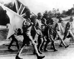 Brytyjscy parlamentariusze z Singapuru w drodze do siedziby japońskiego dowództwa na rozmowy kapitulacyjne,  luty 1942 r.