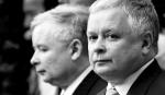 Jarosław Kaczyński stracił nie tylko brata, ale i część własnej świadomości – twierdzi publicysta (na zdjęciu Jarosław i Lech Kaczyńscy w 2006 r.)