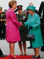 Prezydent Mary McAleese powitała królową Wielkiej Brytanii