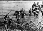 Japończycy lądują na wyspie Jawa w Indiach Holenderskich, 28 lutego 1942 r.  