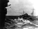 USS „Neosho” zaopatruje w paliwo USS „Yorktown” przed bitwą na Morzu Koralowym 