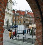 W mobilnym posterunku na Starówce policjantom w dogadaniu się z obcokrajowcami pomagali studenci. W tym roku punktu nie będzie  