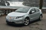 Chevrolet volt poruszany jest przez silnik elektryczny,  ale na pokładzie ma silnik z corsy dla doładowania akumulatorów