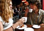 Otwarcie kawiarni w sieci franczyzowej wiąże się ze wstępną  opłatą licencyjną od kilkunastu tysięcy złotych
