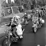 26.08.1973 r.,  Warszawa, Polska. „Motocyklem do ślubu”, fot. Jarosław Tarań