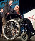 Poseł  Jan Filip Libicki  zasłynął  w Sejmie  z walki o prawa osób  niepełnosprawnych.  Na zdjęciu:  w lutym  w Łodzi podczas wojewódzkiej konwencji PJN