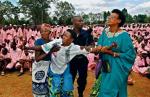 Na stadionie w Butare w 2002 r. rodzinom ofiar kazano rozpoznawać oprawców wśród 2 tys. sprowadzonych tam więźniów