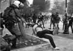 Kryzys gospodarczy w Grecji wywołał falę zamieszek – na zdjęciu policja walcząca  z protestującymi w Atenach, 15 czerwca 2011 r.