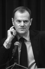 Czy premier Donald Tusk, współpracując z Rosją, działa w interesie polskiej racji stanu?  – pyta publicystka (na zdjęciu premier w siedzibie rządu, Warszawa 27.01.2009 r.) 