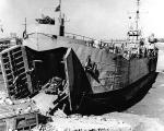  Amerykański okręt desantowy LST w porcie Inczhon,  październik 1950 r. 