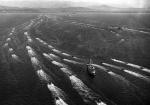 Amerykańskie łodzie desantowe płyną pod Wonsan, październik 1950 r. 