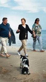 Angela Merkel (pośrodku), Bronisław Komorowski  i jego żona na plaży