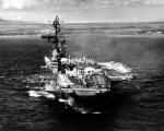 Lotniskowiec USS „Coral Sea” na wodach południowowietnamskich, 1965 r.
