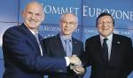 Premier Grecji Jeorjos Papandreu (z lewej) cieszył się wczoraj ze wsparcia dla swego kraju wraz z szefem Rady Europejskiej Hermanem Van Rompuyem i przewodniczącym Komisji Europejskiej José Manuelem Barroso 