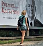 PiS już rozwiesiło plakaty z wizerunkiem  prezesa Jarosława Kaczyńskiego