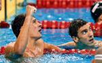 Lochte (z lewej) i Phelps po finale 200 m st. zm. (fot. Wong Maye)