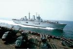  HMS „Hermes” i HMS „Invincible” wracają z wojny falklandzkiej do kraju (fot. Rex Features/Rupert Nichol/East News)