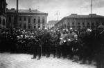 Lwów, połowa lat 20., gen. Rozwadowski przed grupą oficerów, z boku siedzą weterani powstania styczniowego