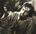 Fredric  March jako galernik Jean Valjean w ekranizacji „Nędzników”  z 1935 r.