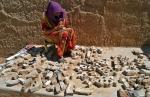 Z tych kamiennych fragmentów powstanie odbudowana wczesnochrześcijańska świątynia w Selib w Sudanie (fot. Bogdan Żurawski)