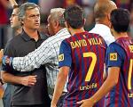 Jose Mourinho  i David Villa:  dwa czarne charaktery meczu na Camp Nou. Villa uderzył w twarz Mesuta Oezila, Mourinho zaatakował  Tito Vilanovę, drugiego trenera Barcy 