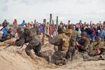 Podczas kilkudniowych „D-Day Hel 2011” około 200 uczestników grup rekonstrukcyjnych odtworzyło lądowanie żołnierzy amerykańskich na plaży Omaha.