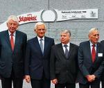 S” i Simone Veil zostały patronami placu przed PE w Brukseli.  Na zdjęciu  od lewej:  były premier Holandii  Wim Kok, Jerzy Buzek, Bogdan Borusewicz  i Tadeusz Mazowiecki