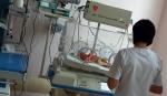Zdaniem inspektorów pielęgniarki położne ograniczają się tylko do rutynowych wizyt u matek, które opuszczają z noworodkami szpitale