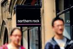 Bank Northen Rock wpadł w kłopoty latem 2007 roku. Klienci ustawili się w kolejkach po swoje depozyty. Jedynym ratunkiem była nacjonalizacja