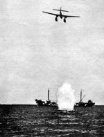 Niemiecki wodnosamolot He-115 bombarduje aliancki statek na Morzu Północnym