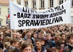 Manifestacja polskiej młodzieży przed Pałacem prezydenckim  w Wilnie,  2 września 