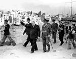 Premier Churchill odwiedza Maltę, obok gubernator wyspy lord John Gort, 1943 r.