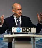 Premier Grecji Jeorjos Papandreu zapewniał m.in. niemieckich przemysłowców, że Grecja wypełni wszystkie warunki związane  z kolejną transzą pomocy