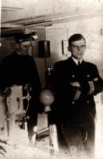  St. oficer Jan Strzembosz ze sternikiem na m/s „Batory”, wrzesień 1937 r. Jan Strzembosz pływał na „Batorym” na stanowisku st. oficera  od 25 maja 1937 r. do 23 maja 1939 r.