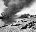 Polegli Kanadyjczycy i płonący okręt desantowy