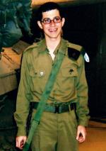 Gilad Szalit został uprowadzony  w czerwcu 2006 roku.  Miał wtedy  19 lat i od roku służył w wojsku