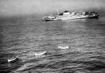 Szalupy z rozbitkami uratowanymi z pokładu liniowca „Andrea Doria”, który zatonął w wyniku kolizji 26 lipca 1956 r.  