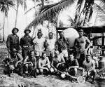 Grupa amerykańskich naukowców badających skutki wybuchów jądrowych na atolu Bikini, 1946 r. 