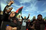 Rozradowane tłumy wyległy na ulice Trypolisu, aby świętować śmierć swojego byłego przywódcy  
