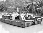 Barki rzeczne wykorzystywane przez Francuzów do patrolowania rzek w Indochinach 